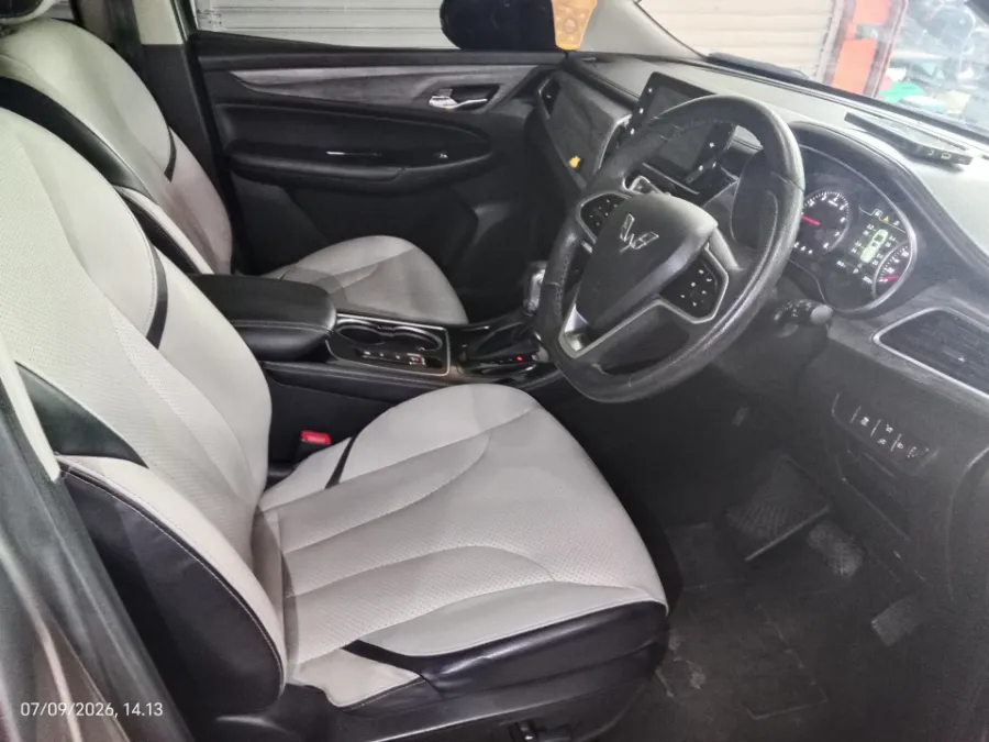 Foto Mobil Bekas Kabin Depan Wuling Cortez 1.5 L T Lux tahun 2022